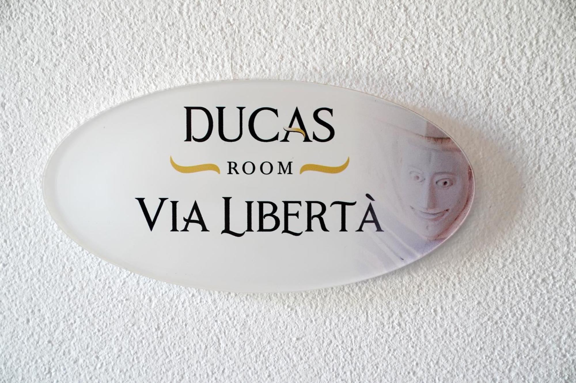 Ducas Rooms And Suite Ласкари Екстериор снимка